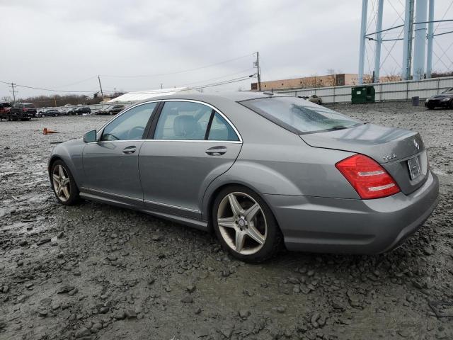 WDDNG8GB9AA325769 - 2010 MERCEDES-BENZ S 550 4MATIC GRAY photo 2