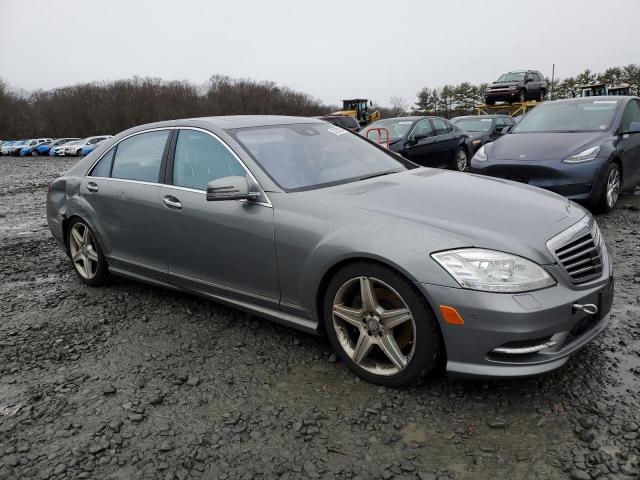 WDDNG8GB9AA325769 - 2010 MERCEDES-BENZ S 550 4MATIC GRAY photo 4