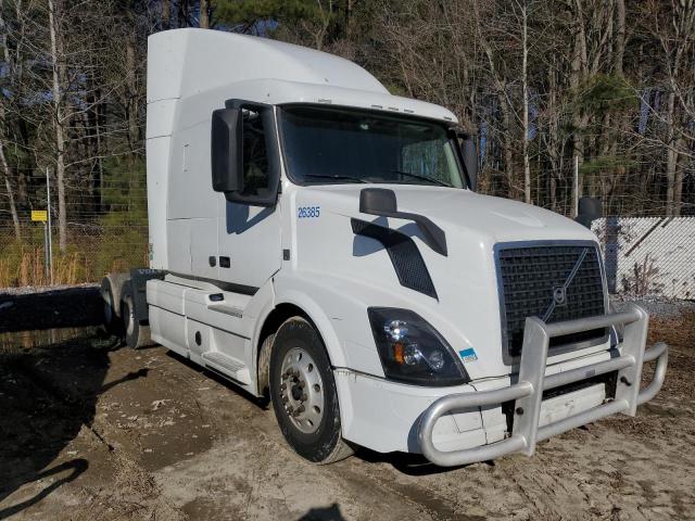 4V4NC9EH6GN963728 - 2016 VOLVO VN VNL WHITE photo 1