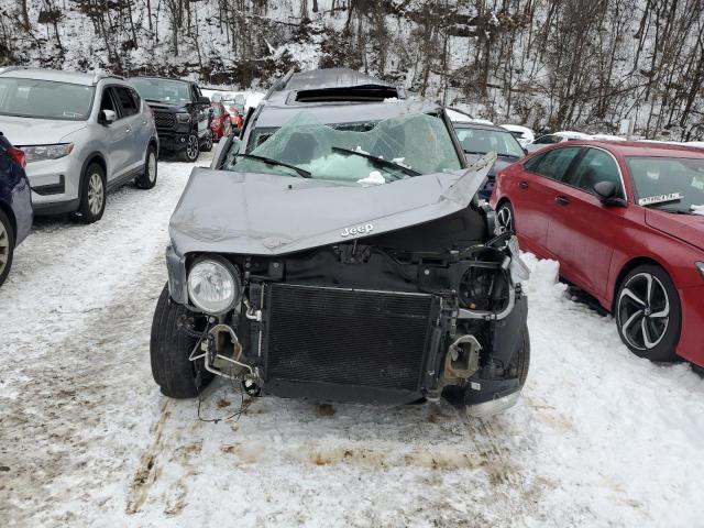 1C4NJRFB9GD674814 - 2016 JEEP PATRIOT LATITUDE SILVER photo 5