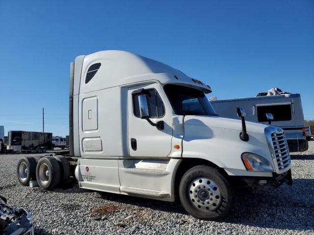 3AKGGLDVXFSGS4607 - 2015 FREIGHTLINER CASCADIA 1 WHITE photo 1