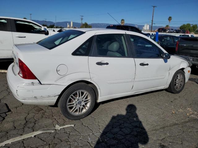 1FAFP383XYW400555 - 2000 FORD FOCUS ZTS WHITE photo 3