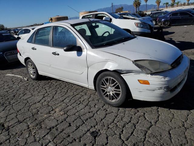 1FAFP383XYW400555 - 2000 FORD FOCUS ZTS WHITE photo 4