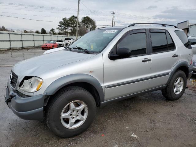 4JGAB54E1WA007572 - 1998 MERCEDES-BENZ ML 320 SILVER photo 1