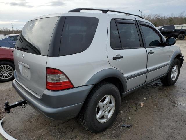 4JGAB54E1WA007572 - 1998 MERCEDES-BENZ ML 320 SILVER photo 3