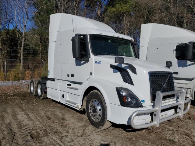 4V4NC9EH2GN963743 - 2016 VOLVO VN VNL WHITE photo 1