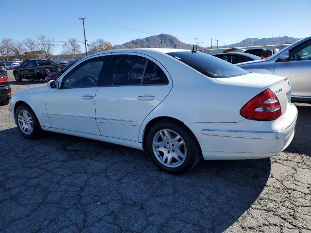 WDBUF65JX5A611416 - 2005 MERCEDES-BENZ E 320 WHITE photo 2