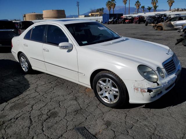 WDBUF65JX5A611416 - 2005 MERCEDES-BENZ E 320 WHITE photo 4