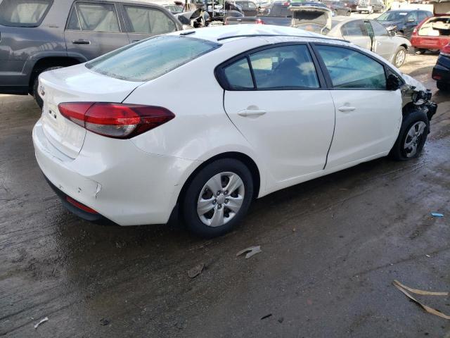 3KPFL4A71HE010205 - 2017 KIA FORTE LX WHITE photo 3