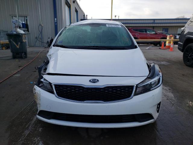 3KPFL4A71HE010205 - 2017 KIA FORTE LX WHITE photo 5