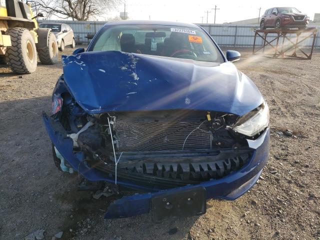 3FA6P0HD5JR260091 - 2018 FORD FUSION SE BLUE photo 5