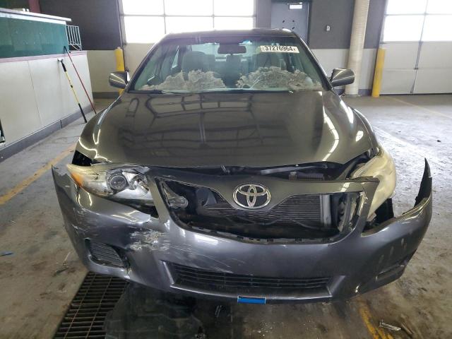 4T4BF3EK2BR124321 - 2011 TOYOTA CAMRY BASE GRAY photo 5