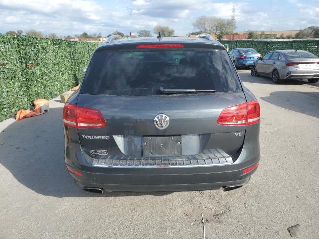 WVGEF9BPXDD004876 - 2013 VOLKSWAGEN TOUAREG V6 GRAY photo 6