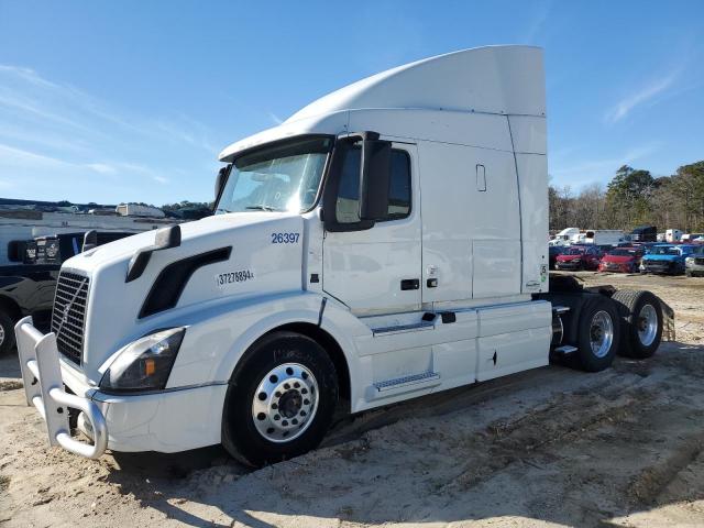 4V4NC9EH7GN963740 - 2016 VOLVO VN VNL WHITE photo 2