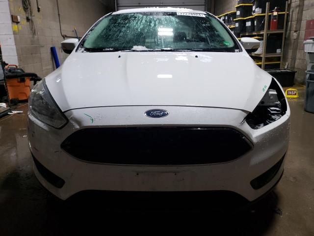 1FADP3F28FL229823 - 2015 FORD FOCUS SE WHITE photo 5