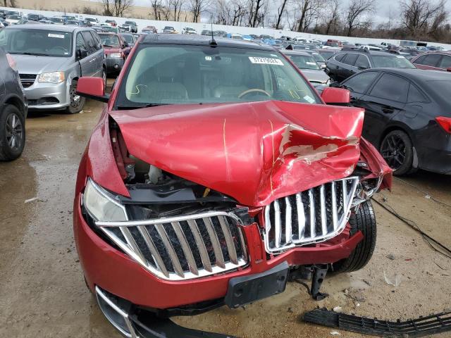 2LMDJ8JK4BBJ09365 - 2011 LINCOLN MKX RED photo 5