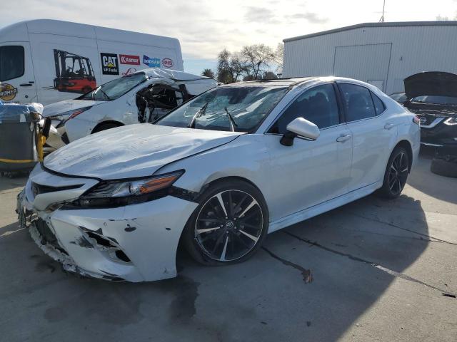 4T1BZ1HK4JU016945 - 2018 TOYOTA CAMRY XSE WHITE photo 1