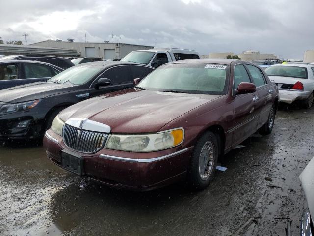 1LNHM83W52Y609624 - 2002 LINCOLN TOWN CARTIER RED photo 1