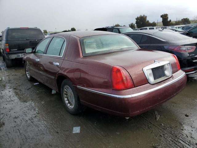 1LNHM83W52Y609624 - 2002 LINCOLN TOWN CARTIER RED photo 2