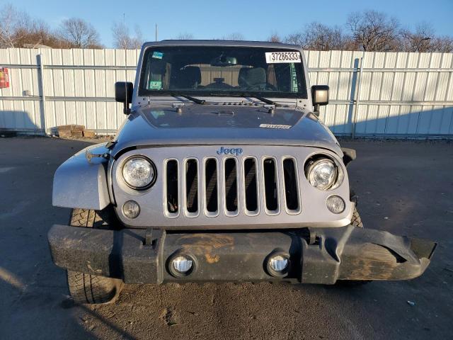 1C4HJWEG5HL607949 - 2017 JEEP WRANGLER U SAHARA SILVER photo 5