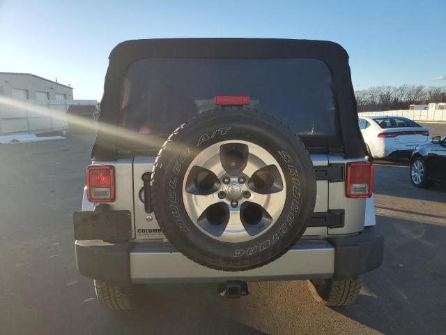 1C4HJWEG5HL607949 - 2017 JEEP WRANGLER U SAHARA SILVER photo 6