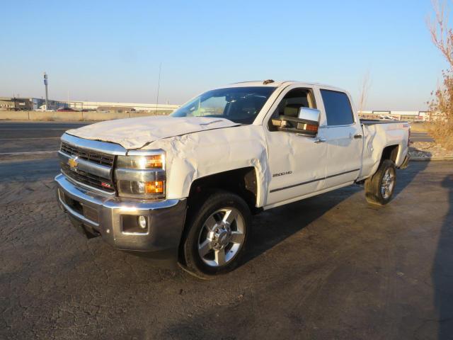 1GC1KWE82GF308083 - 2016 CHEVROLET SILVERADO K2500 HEAVY DUTY LTZ WHITE photo 2