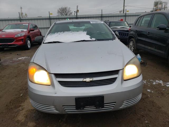 1G1AK18H497255715 - 2009 CHEVROLET COBALT LS SILVER photo 5