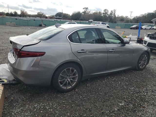 ZARFAEBN8J7577709 - 2018 ALFA ROMEO GIULIA GRAY photo 3