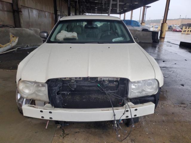 2C3LA63H98H120115 - 2008 CHRYSLER 300C WHITE photo 5