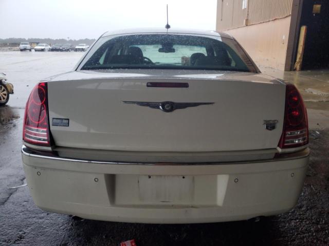 2C3LA63H98H120115 - 2008 CHRYSLER 300C WHITE photo 6