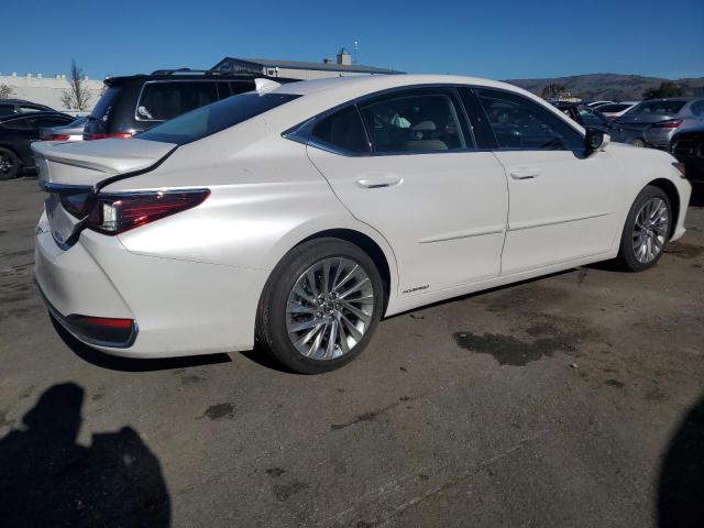 58AE21B11LU012607 - 2020 LEXUS ES 300H LUXURY WHITE photo 3