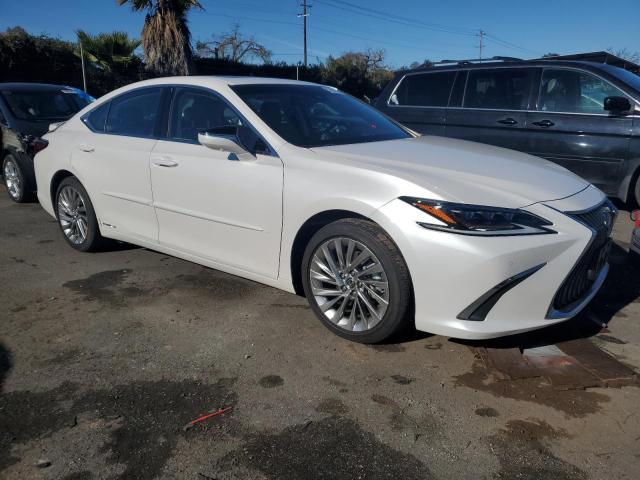 58AE21B11LU012607 - 2020 LEXUS ES 300H LUXURY WHITE photo 4