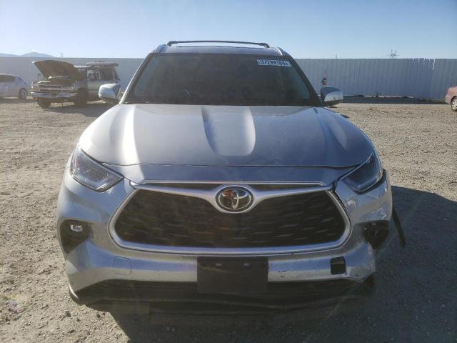 5TDGZRAH9MS070158 - 2021 TOYOTA HIGHLANDER XLE SILVER photo 5