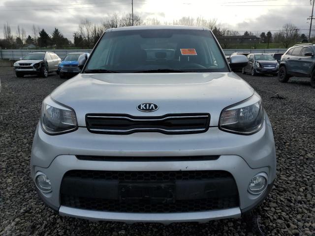 KNDJP3A59J7600200 - 2018 KIA SOUL + SILVER photo 5