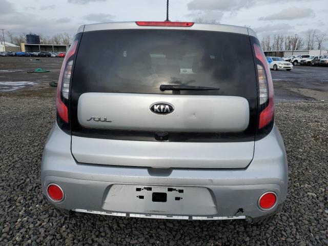 KNDJP3A59J7600200 - 2018 KIA SOUL + SILVER photo 6