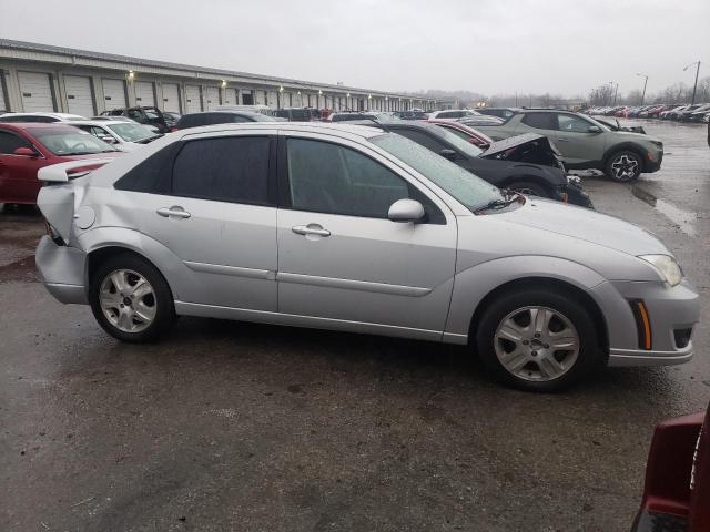 1FAFP38Z77W103696 - 2007 FORD FOCUS ST SILVER photo 4