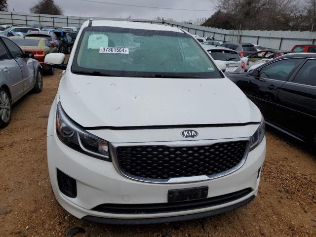 KNDMB5C11G6145519 - 2016 KIA SEDONA LX WHITE photo 5