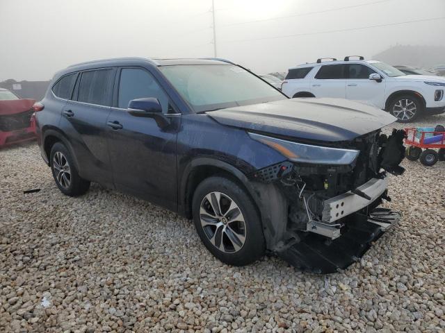 5TDGZRAH8MS033974 - 2021 TOYOTA HIGHLANDER XLE BLUE photo 4
