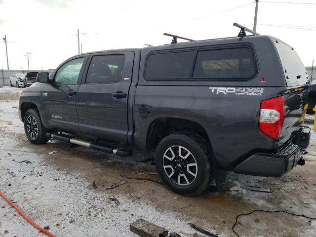 5TFDW5F18HX598984 - 2017 TOYOTA TUNDRA CREWMAX SR5 GRAY photo 2