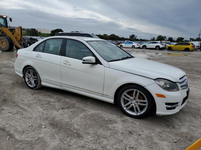 WDDGF4HB5CR228138 - 2012 MERCEDES-BENZ C 250 WHITE photo 4