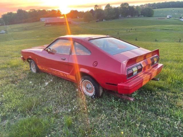 8F03F182544 - 1978 FORD MUSTANG RED photo 3