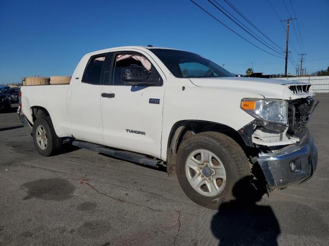 5TFUY5F10FX443773 - 2015 TOYOTA TUNDRA DOUBLE CAB SR/SR5 WHITE photo 4