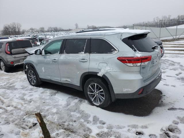 5TDJZRFH8KS585633 - 2019 TOYOTA HIGHLANDER SE SILVER photo 2