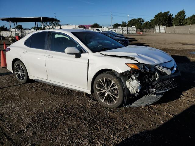 4T1B11HKXJU573866 - 2018 TOYOTA CAMRY L WHITE photo 4