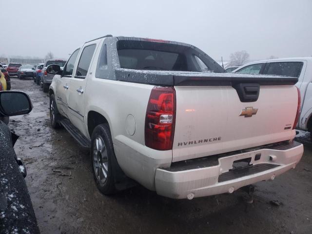 3GNVKGE02AG268182 - 2010 CHEVROLET AVALANCHE LTZ WHITE photo 2