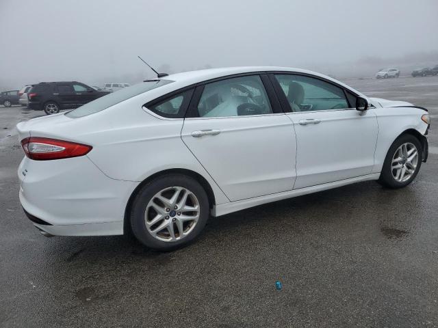 1FA6P0HD5E5399923 - 2014 FORD FUSION SE WHITE photo 3