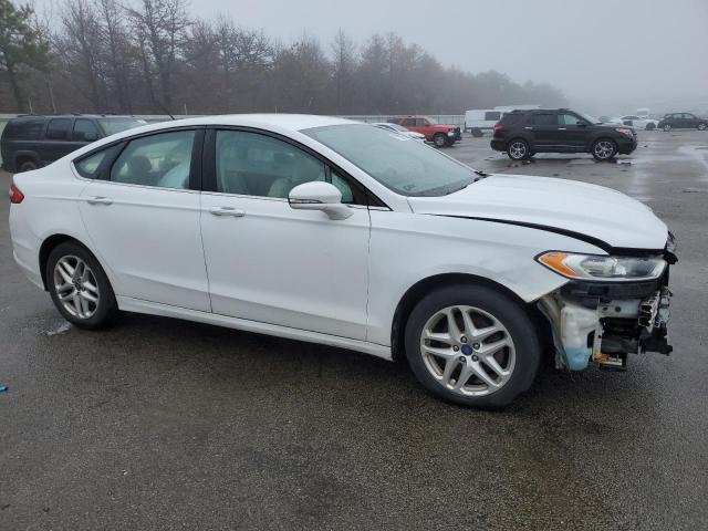 1FA6P0HD5E5399923 - 2014 FORD FUSION SE WHITE photo 4