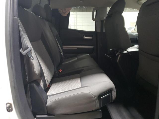 5TFUW5F14GX556214 - 2016 TOYOTA TUNDRA DOUBLE CAB SR/SR5 WHITE photo 10