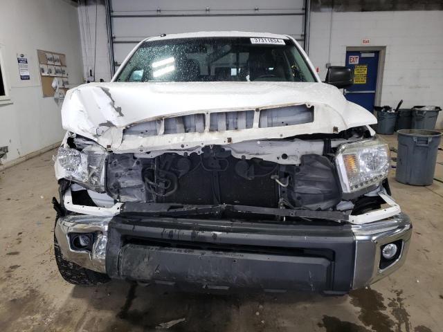 5TFUW5F14GX556214 - 2016 TOYOTA TUNDRA DOUBLE CAB SR/SR5 WHITE photo 5