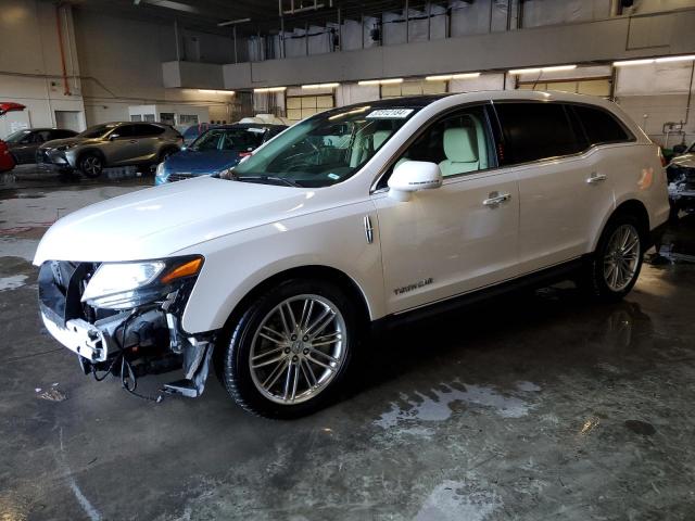 2LMHJ5AT6JBL00082 - 2018 LINCOLN MKT WHITE photo 1